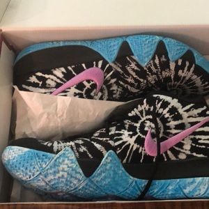 Kyrie 4 AS-size 11-never worn-new in box